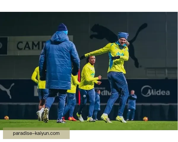 曼城与埃弗顿的激战即将展开，争冠之路备受期待。