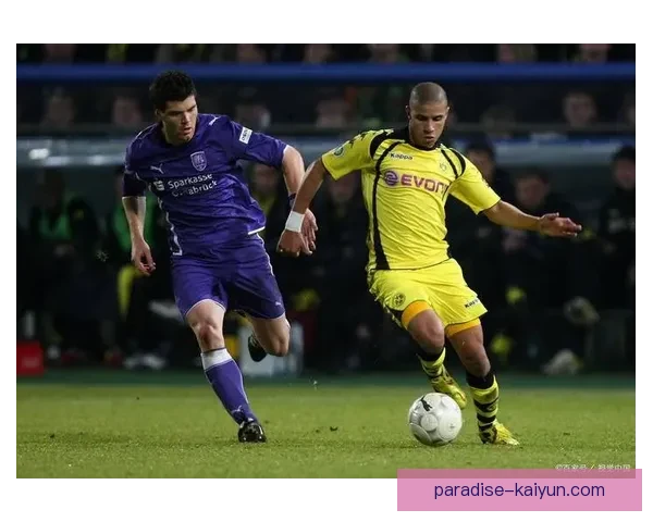 加拉塔萨雷中路渗透战术解析：在比赛中打破对手防线的有效策略