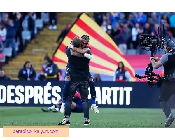 拉菲尼亚双脚能力持续提升，成为球队进攻中的关键武器