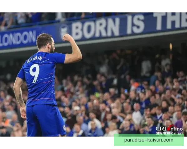 坎特在切尔西时期表现稳健，成为球队中场核心